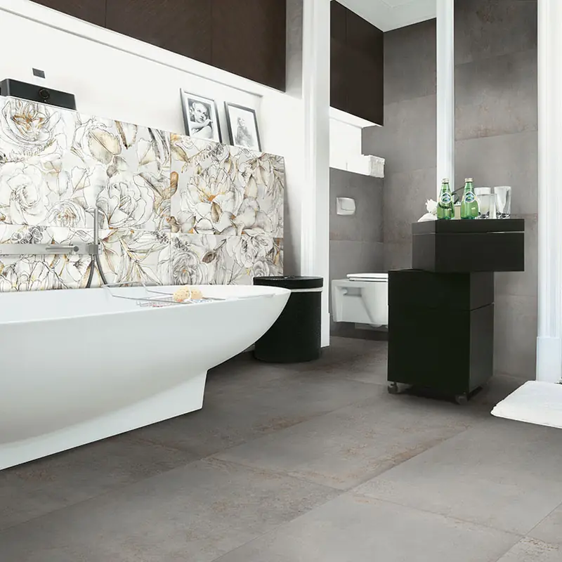 Rivestimento bagno in ceramica effetto marmo con pannello decorato